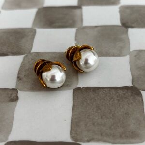 Julie Vos Penelope pearl stud earrings large size